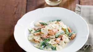 Pasta with Asparagus and Salmon