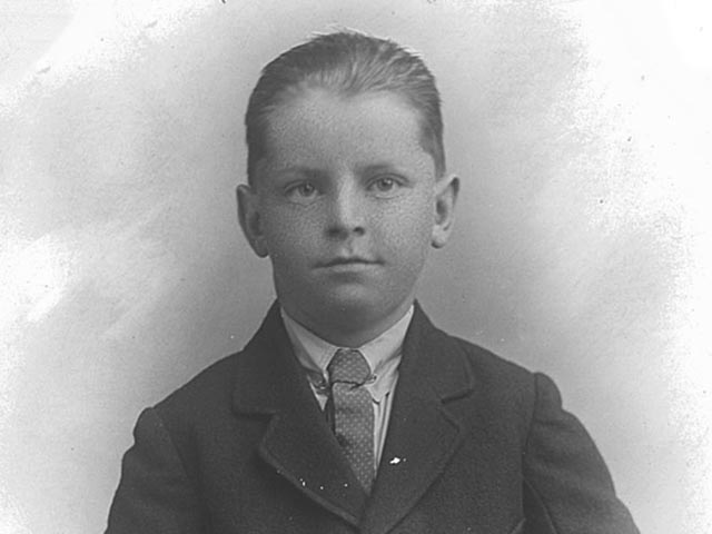 Young Bill Thomson photo taken circa 1921